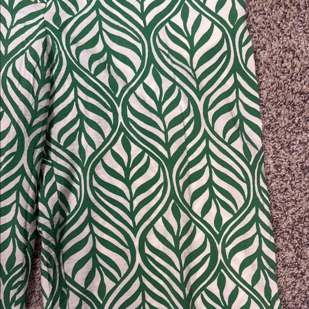 H&M Women’s Green Leaf Patterned Flowy Pants - Picture 3 of 4